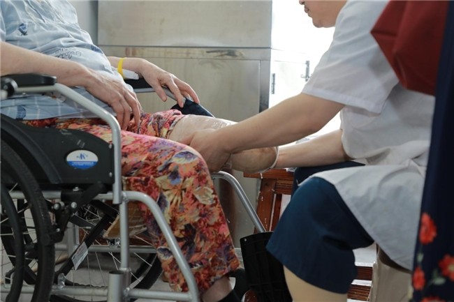 國(guó)安假肢公司,湖南假肢,湖南國(guó)安假肢,長(zhǎng)沙假肢,湖南安裝假肢,假肢安裝,假肢價(jià)格,手假肢多少錢(qián),矯形器,大腿假肢,小腿假肢,上肢假肢,矯形器輔助器具